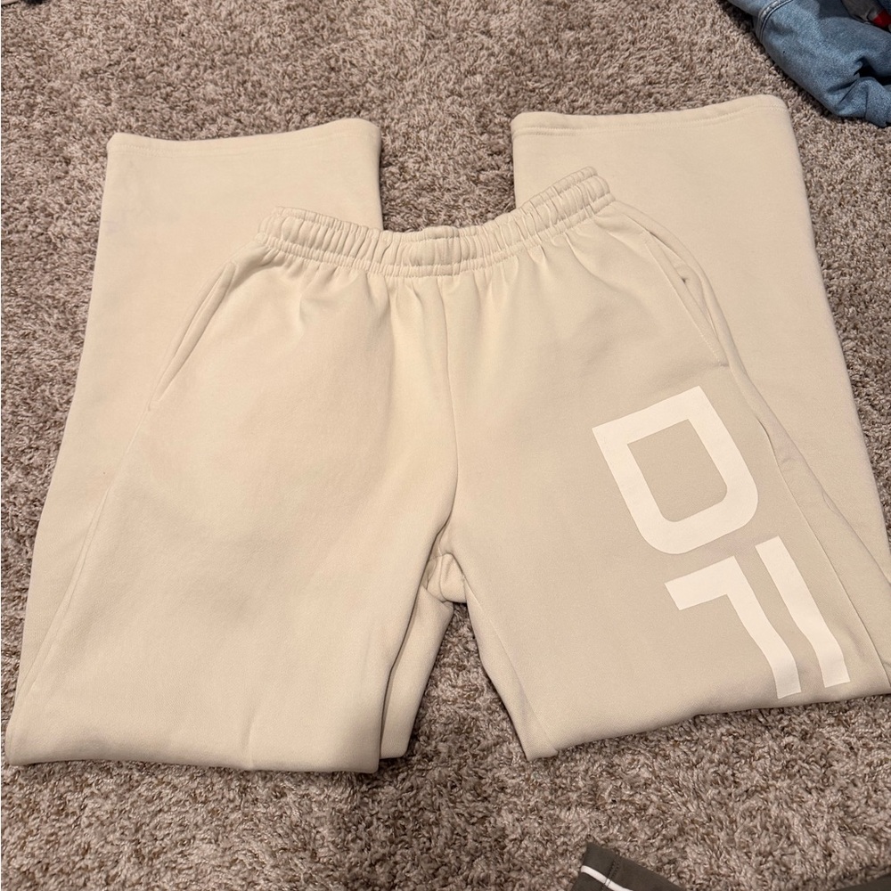 dfyne sweats - image 1